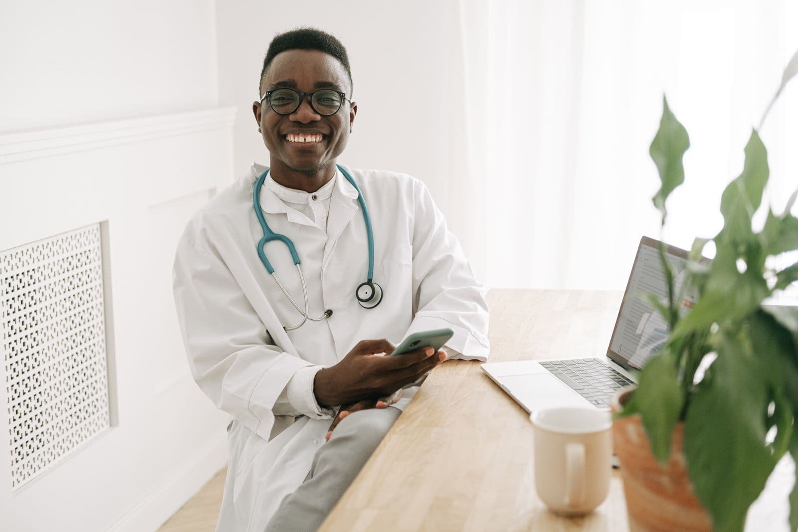 Plateforme de rendez-vous médecin en Algérie : inscrire votre cabinet sur Yadoct